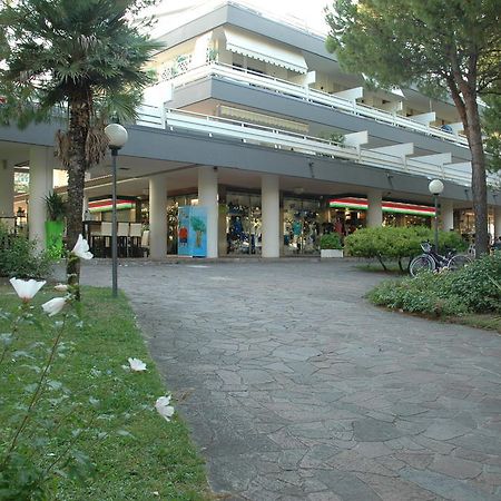 Residence Isvico Lignano Sabbiadoro Dış mekan fotoğraf